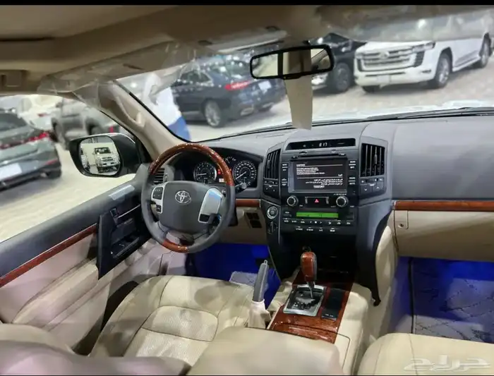 تويوتا لاندكروزر GXR 2013 فل كامل بريمي ماشي 21 الف مخزن 9