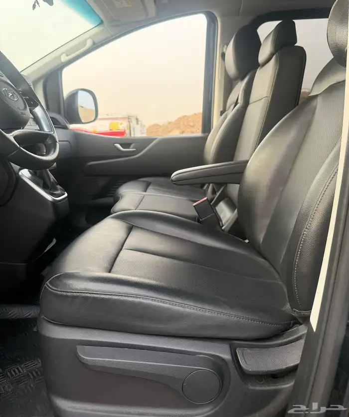 هونداي استاريا 2022 ديزل 12 راكب شبه جديد للبيع 15