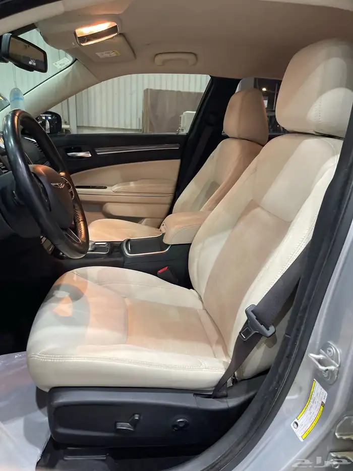 كرايسلر C300 V6 سعودي 2021 عداد 69 الف 8