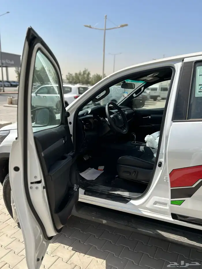 تويوتا   هايلوكس GR-S بنزين2025. 6سلندر 183900شامل الضريبة 11