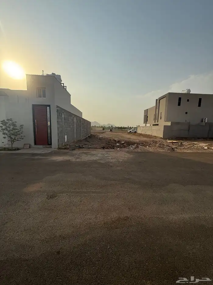 للبيع ارض في حي الزهرة (ج) م 230 شارع 14م غربي 7