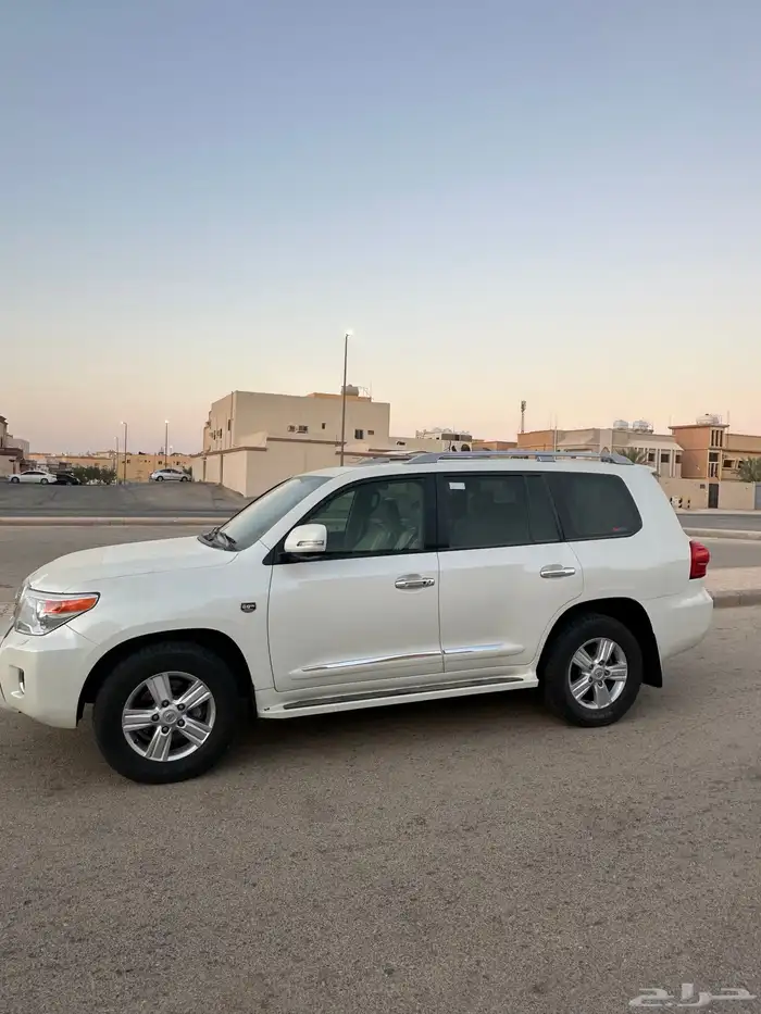 لاند كروزر عبد اللطيف جميل 60 عام 2015 (مخزن وكاله ) 3