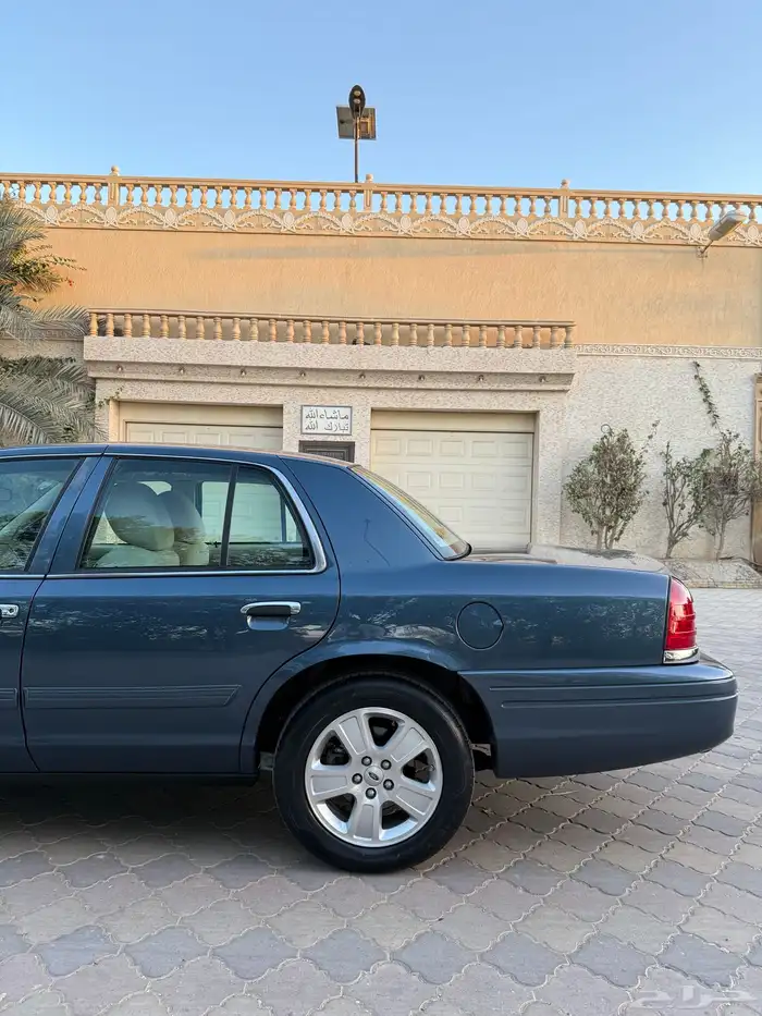 فورد كراون فكتوريا 2011 كحلي سعودي شد بلد عداد قليل 19