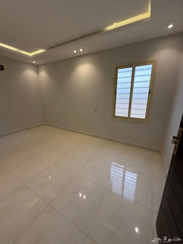 للبيع فيلا دورين وملحق بمشب علوي ومسبح شمال خميس مشيط 840 30