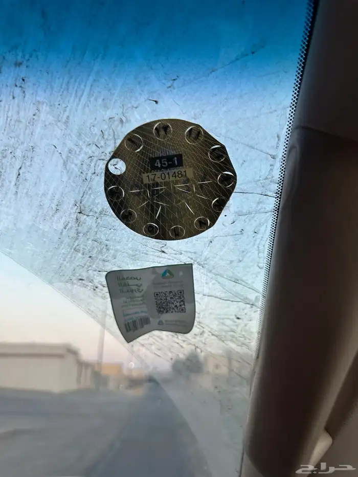 لاند كروزر عبد اللطيف جميل 60 عام 2015 (مخزن وكاله ) 49