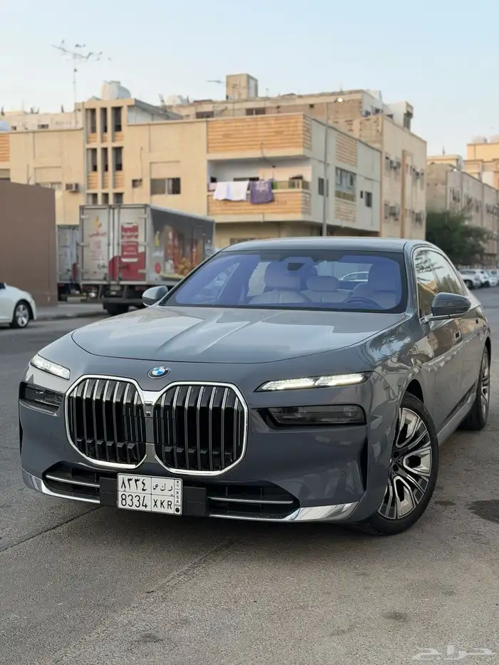 BMW 735i 2023 4