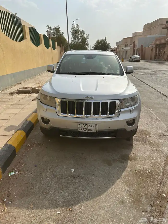 جيب قراند شروكي ممشى 235 000 2