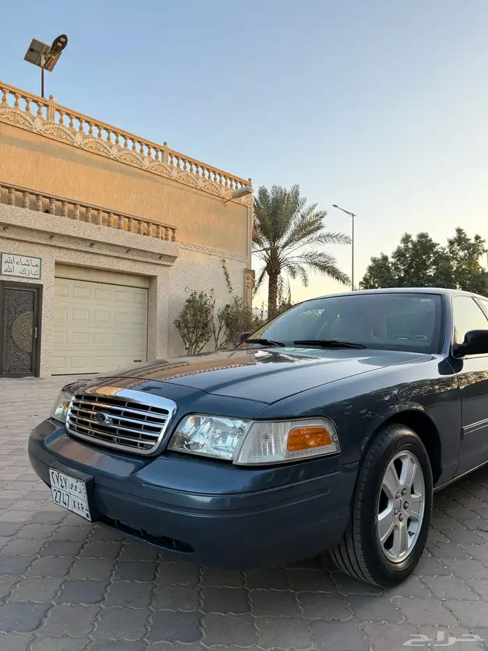 فورد كراون فكتوريا 2011 كحلي سعودي شد بلد عداد قليل 6
