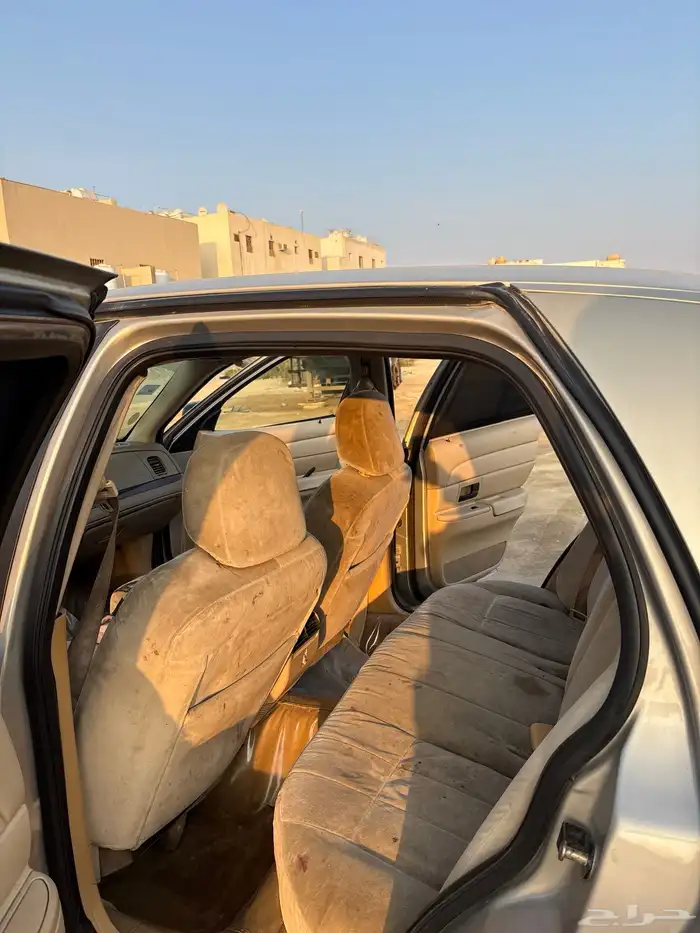 فورد كروان فكتوريا 2010 8