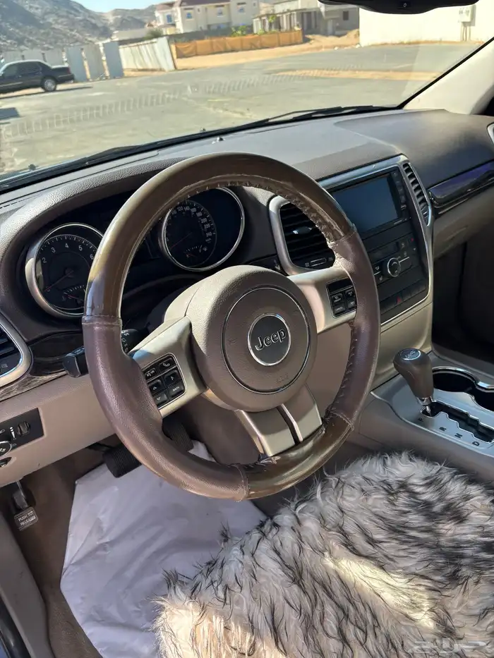 جيب قراند شروكي 2012 لاريدو 4