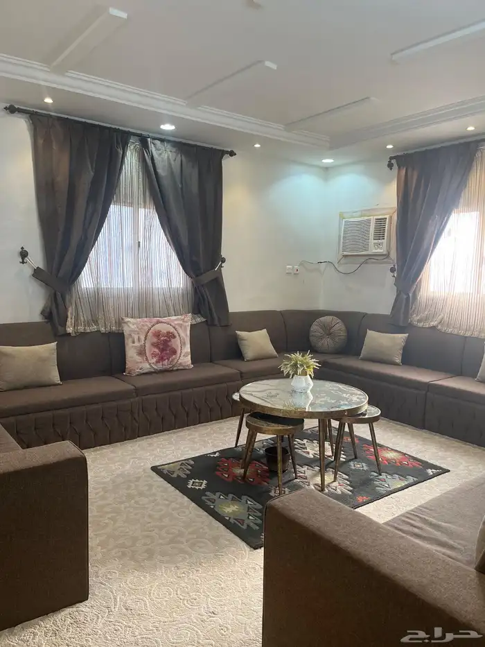 كنب مع ملحقاته للبيع 0