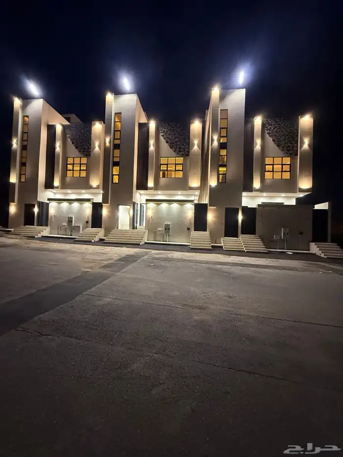 للبيع روف بملحق علوي دور تاني حي النسيم خميس مشيط 750الف 0