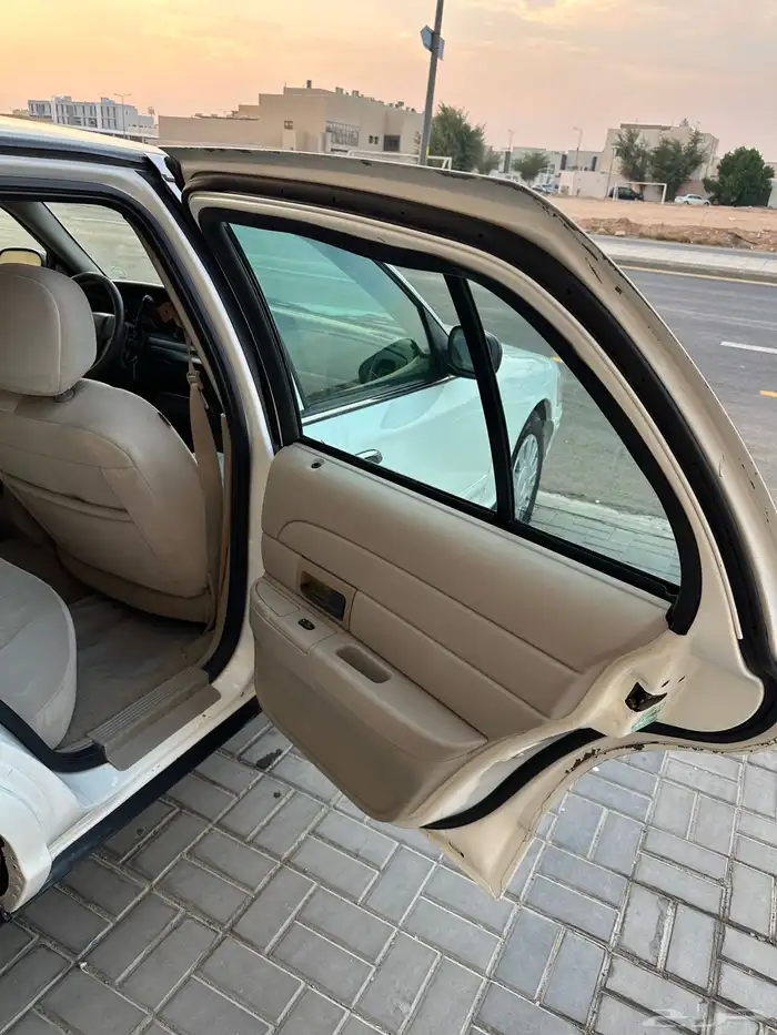 للبيع فورد بوليسي2006ممشى قليل 24