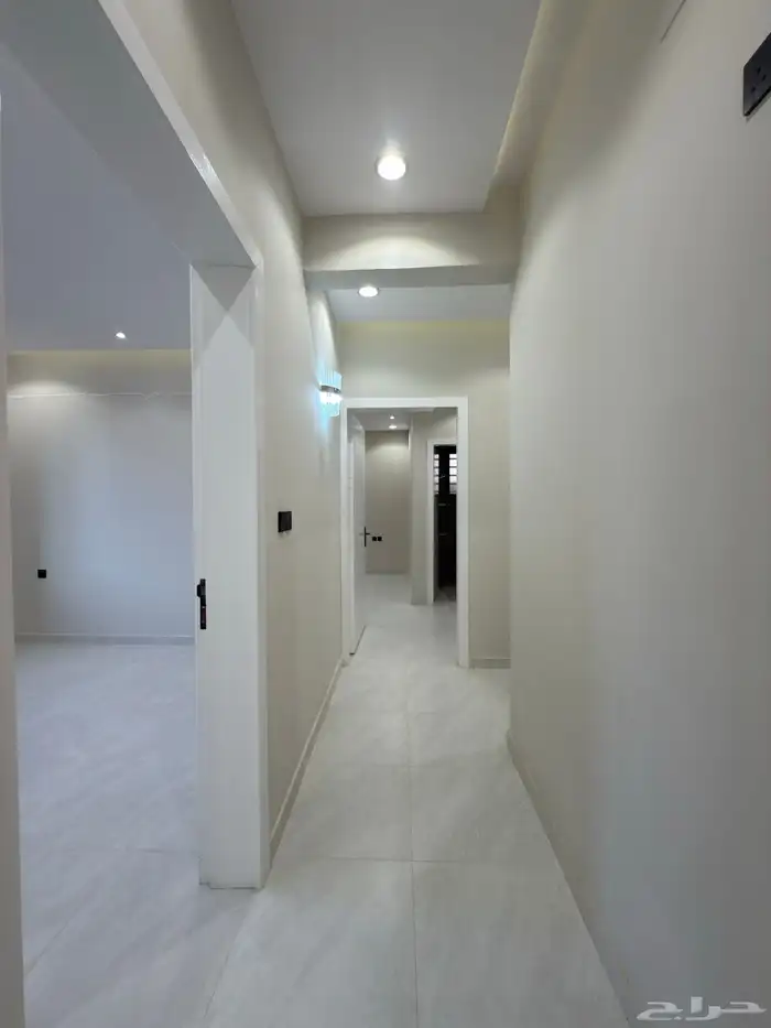 شقه علويه 6 غرف بدرج داخلي للسطح ابها قرب المطار-بسعر550الف 11