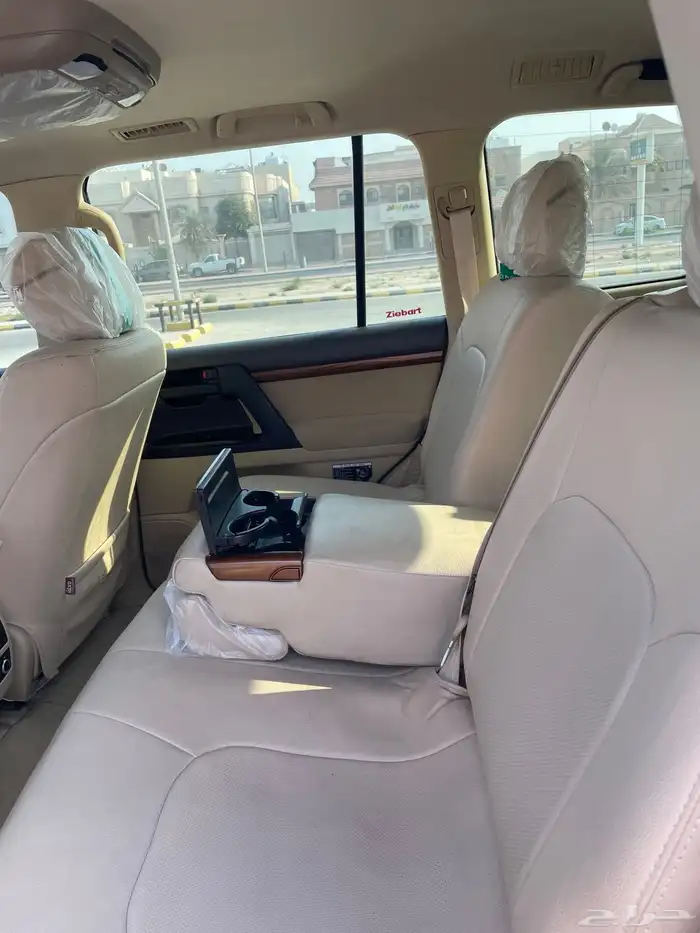 لاندكروزر gxr3 2016 ابيض سعودي عبداللطيف جميل 13