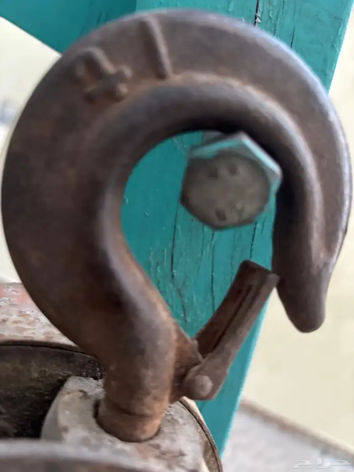 ونش رفع تقريبن2 او1 طن للبيع نضيف شرط 3