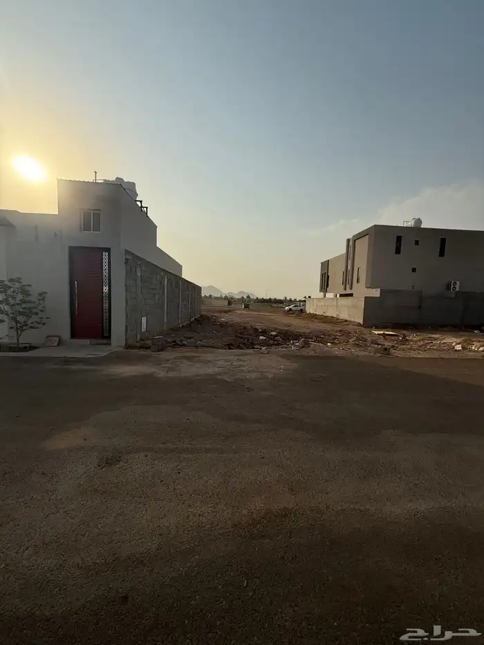 للبيع ارض في حي الزهرة (ج) م 230 شارع 14م غربي 21