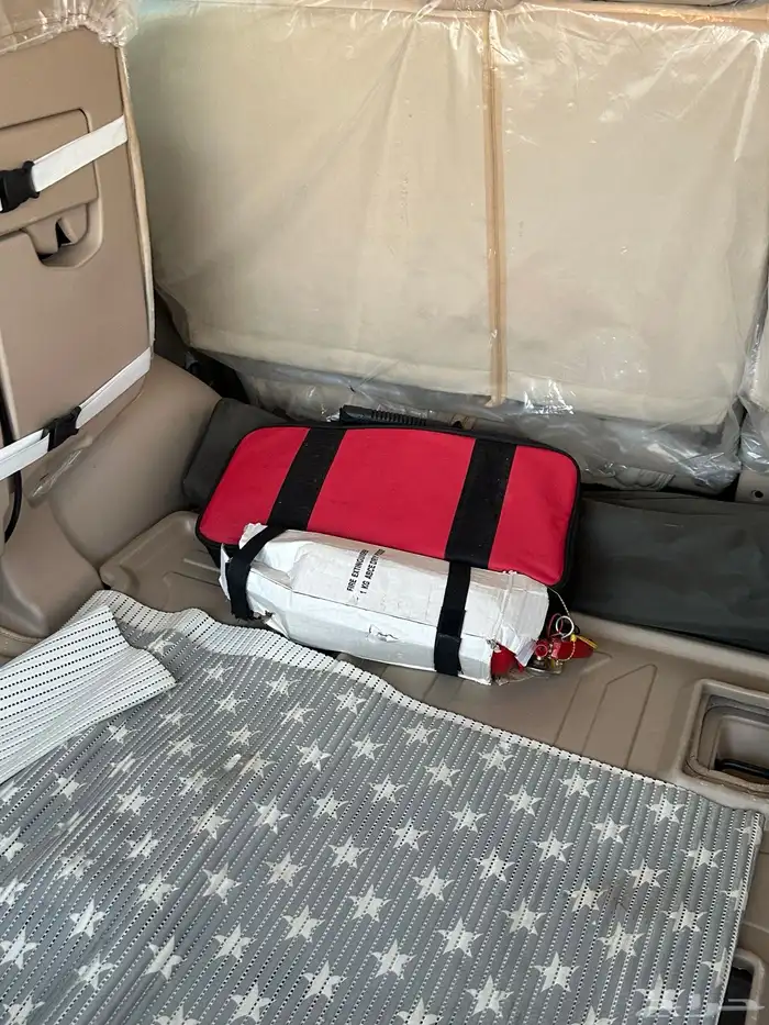 لاند كروزر عبد اللطيف جميل 60 عام 2015 (مخزن وكاله ) 31