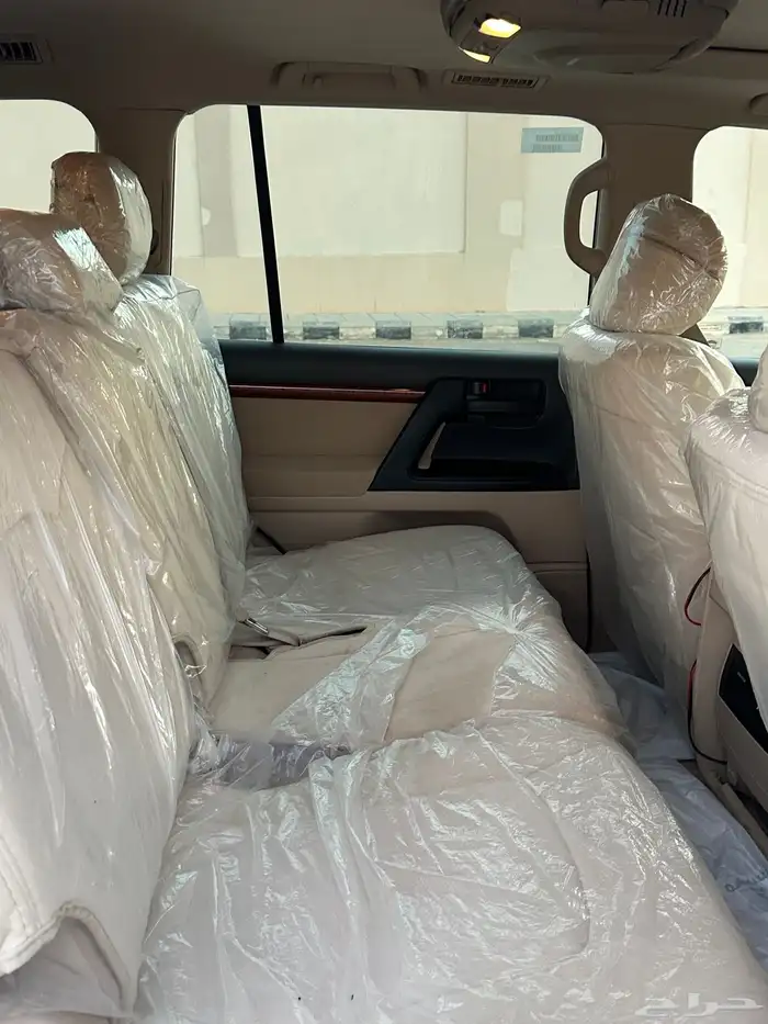 لاند كروزر عبد اللطيف جميل 60 عام 2015 (مخزن وكاله ) 34