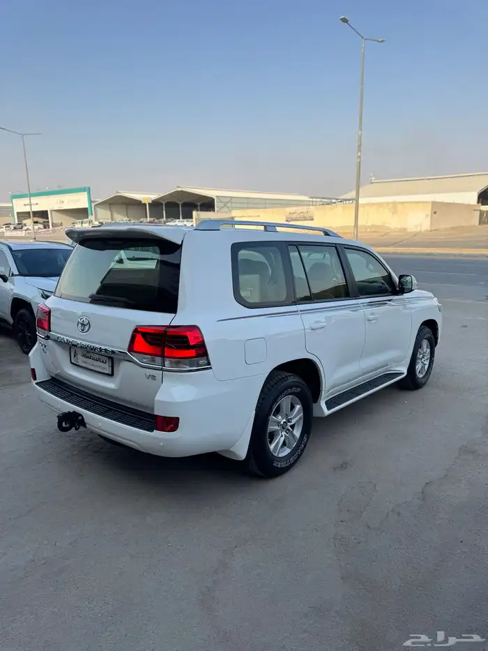 للبيع تويوتا لاندكروزر 2020 - 6 سلندر - بحالة الوكاله 3