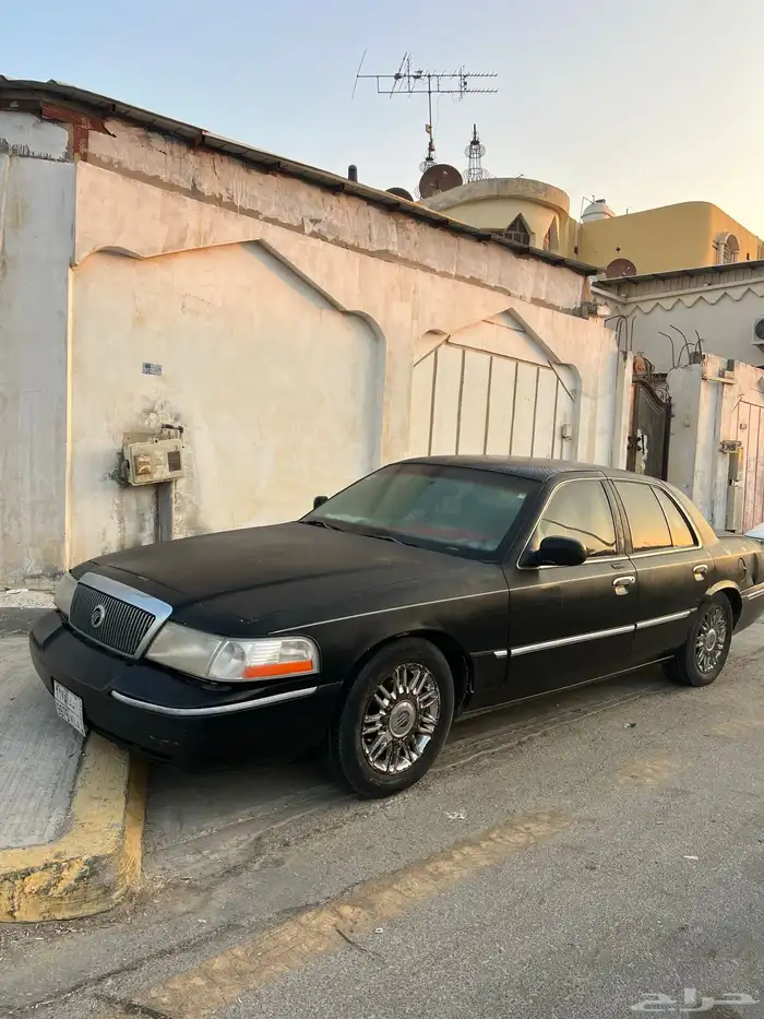 فور جراند ماركيز موديل 2005 ممشى 200 وكسور محركات طيبه 0