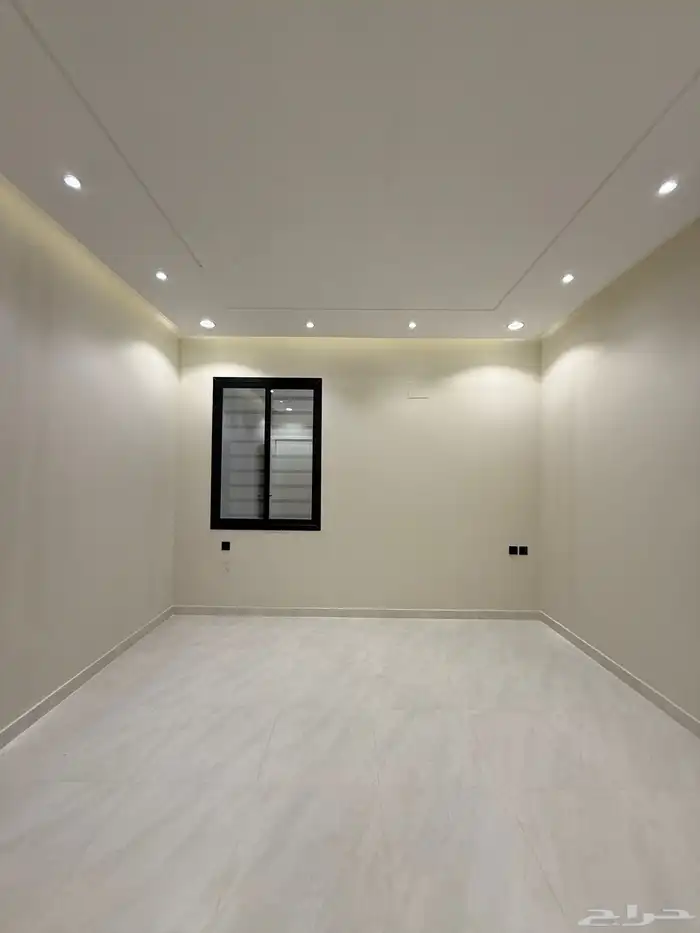 للبيع شقه علويه بدرج داخلي للسطح مقابل لافيندا بارك 18