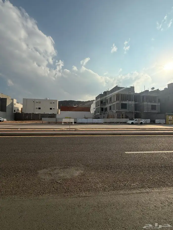 للبيع ارض تجارية في مخطط السلام م623 شارع35م شمالي 9