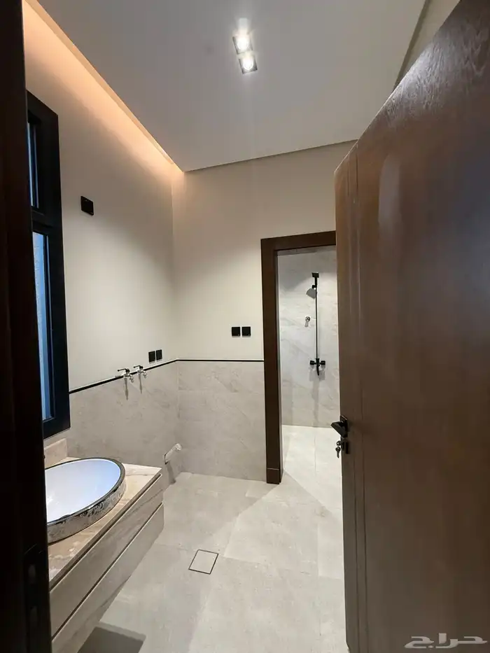 للبيع فيلا مودرن دورين وملحق بتصميم وديكورات معماريه حديثه 40