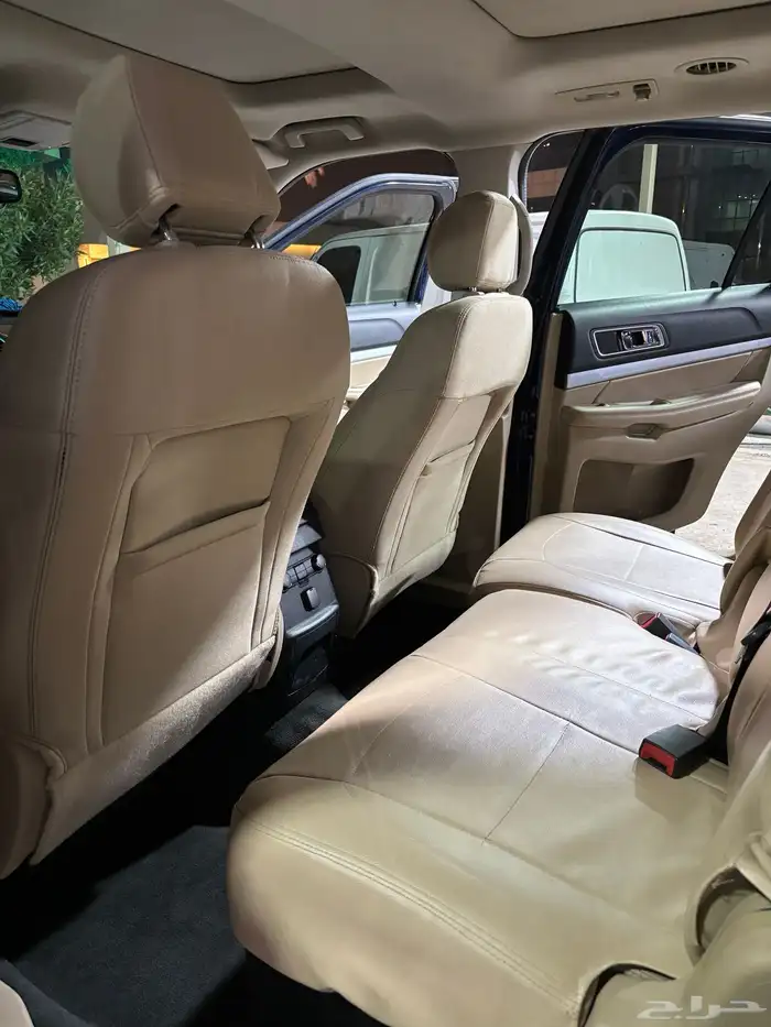 اكسبلورر المالك الأول XLT مع دبل 10