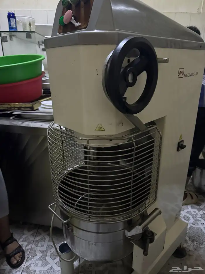 مضرب إيطالي 30 لتر نظيف علي الشرط 12