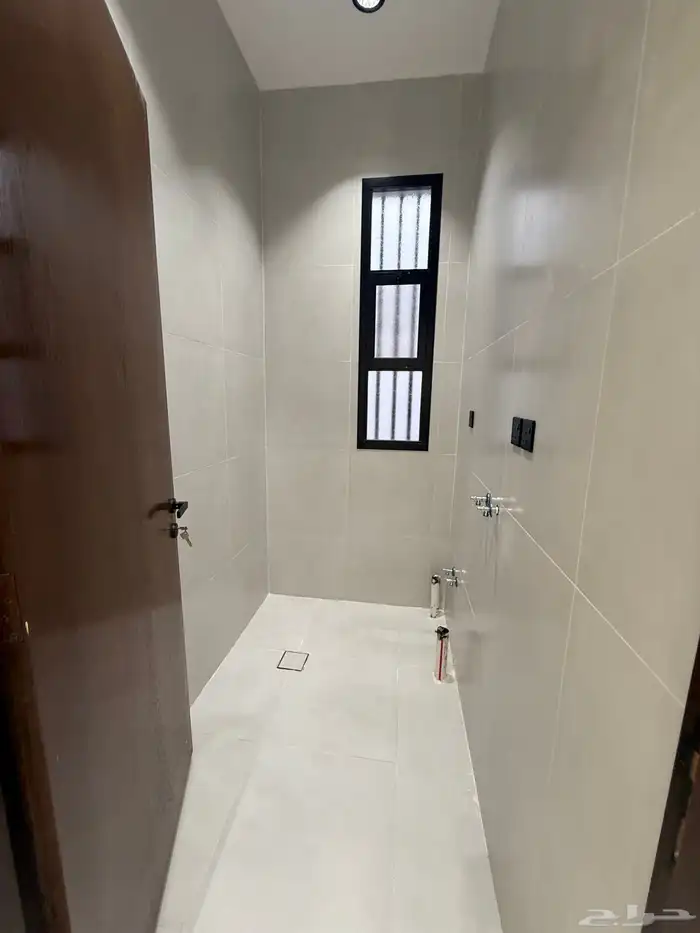 للبيع روف بملحق علوي دور تاني حي النسيم خميس مشيط 750الف 15