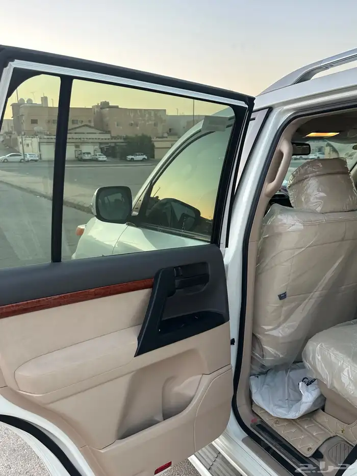 لاند كروزر عبد اللطيف جميل 60 عام 2015 (مخزن وكاله ) 40