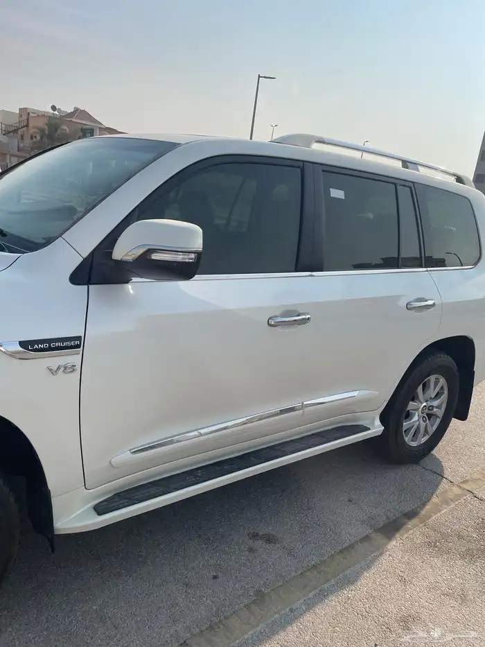 لاندكروزر gxr3 2016 ابيض سعودي عبداللطيف جميل 10