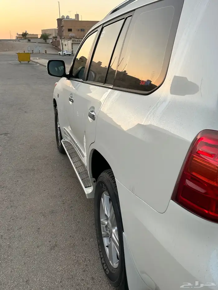 لاند كروزر عبد اللطيف جميل 60 عام 2015 (مخزن وكاله ) 48