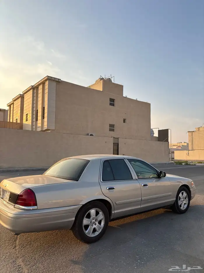 فورد كروان فكتوريا 2010 2