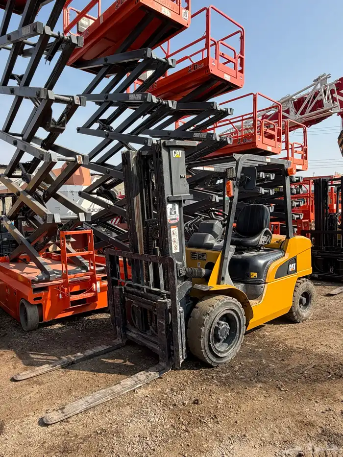 للبيع رافعة شوكية كتربلر 3 طن 0