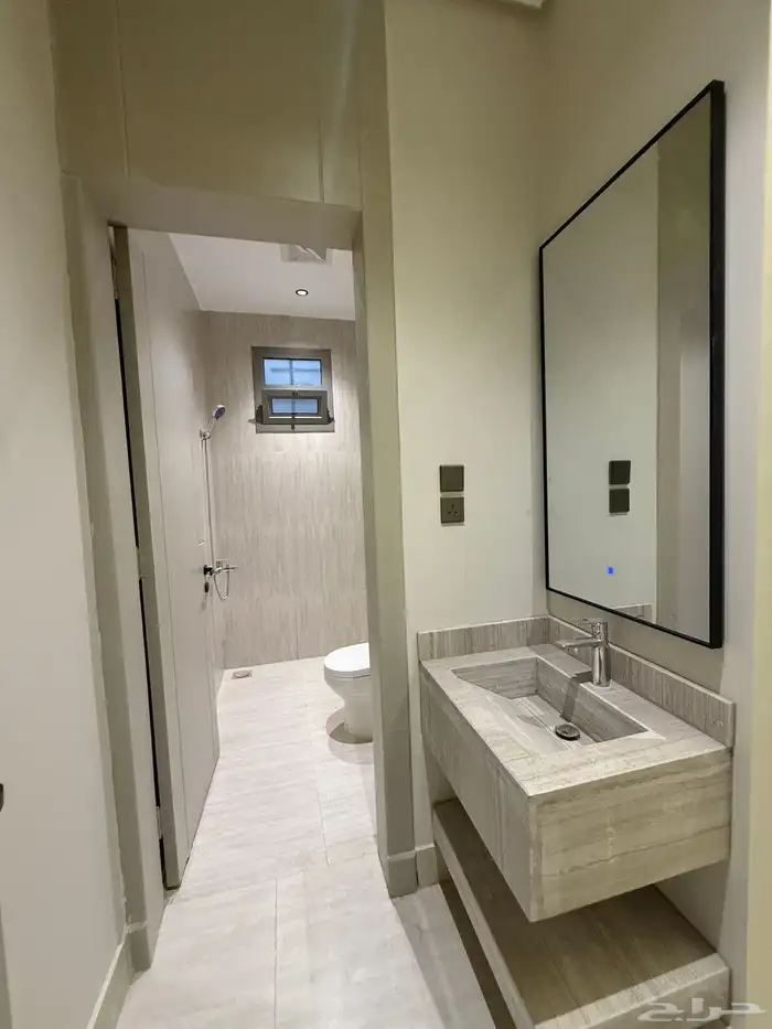 للبيع شقه ارضيه ببايكة سيارة حي المصيف بالقرب من كبري باحص 17