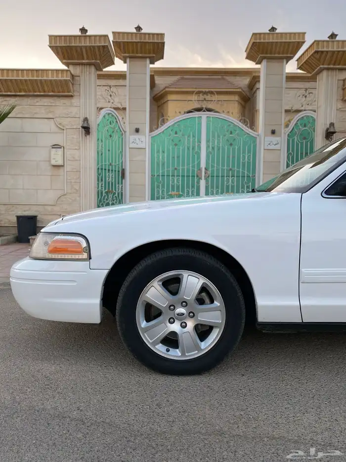 فورد كراون فكتوريا 2011 وكالة 1