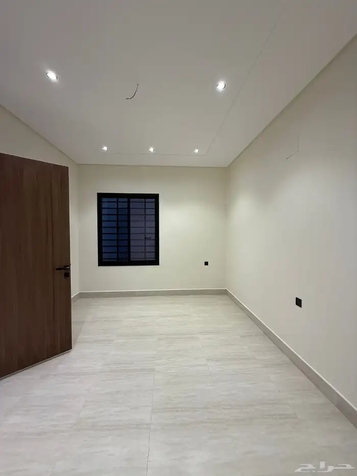 للبيع شقق ارضيه ببايكة سيارة وشقق علويه في ابها حي المنسك 22