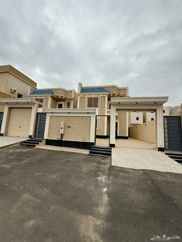 للبيع فيلا دورين وملحق بمشب علوي ومسبح شمال خميس مشيط 840 0