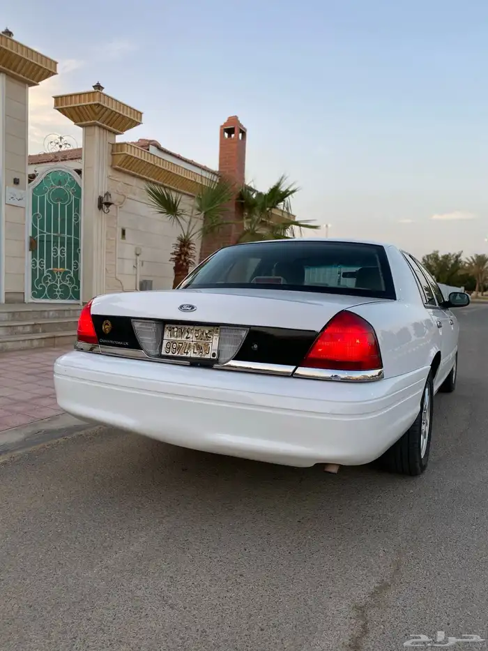 فورد كراون فكتوريا 2011 وكالة 10