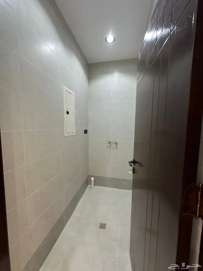 للبيع شقه ارضيه وسط الخدمات بخميس مشيط والسعر 550 الف 8