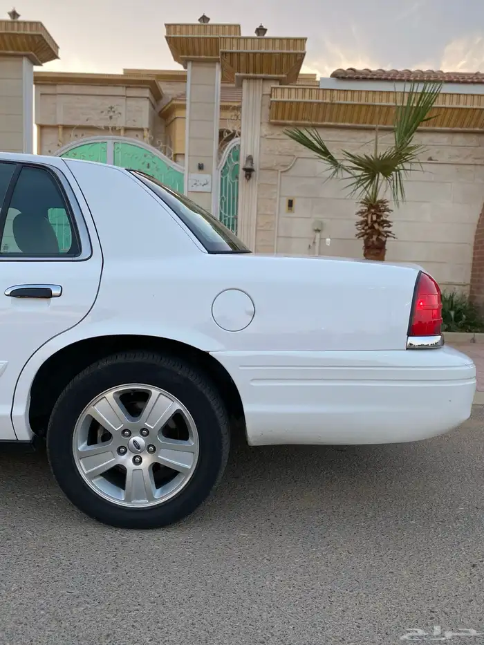 فورد كراون فكتوريا 2011 وكالة 5