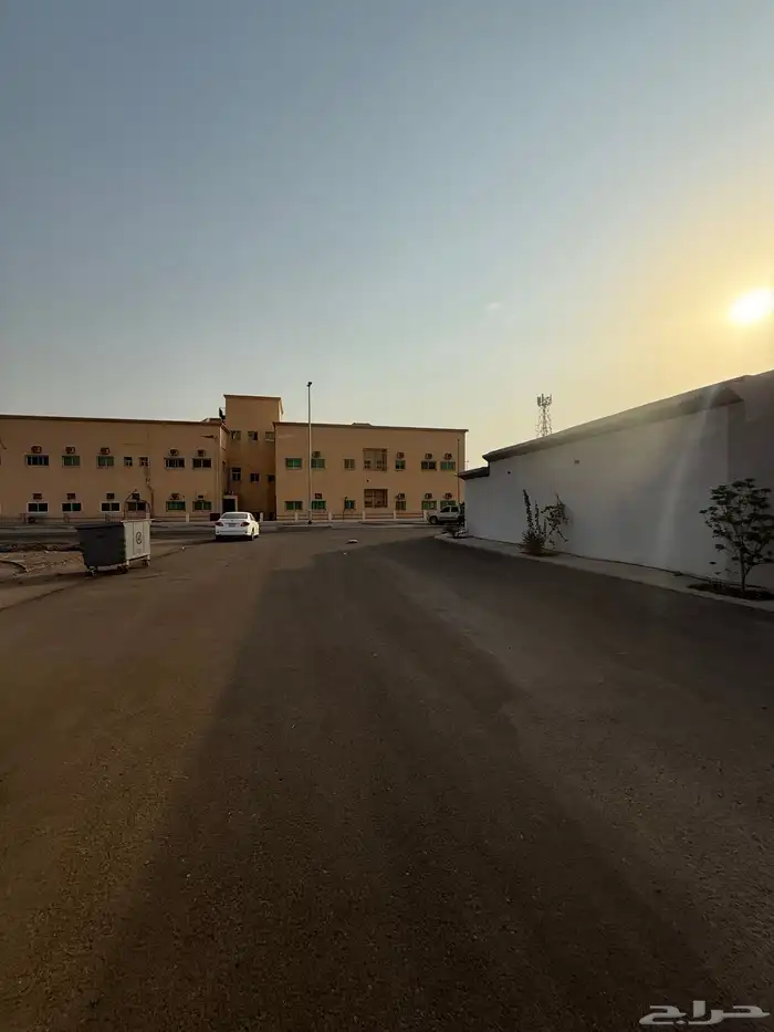 للبيع ارض في حي الزهرة (ج) م 230 شارع 14م غربي 11