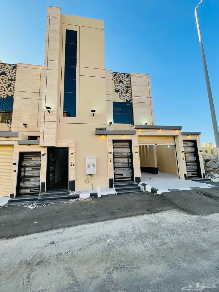 للبيع شقق تمليك ارضي بحوش مدخل سياره 6 غرف بسعر 550 الف 0