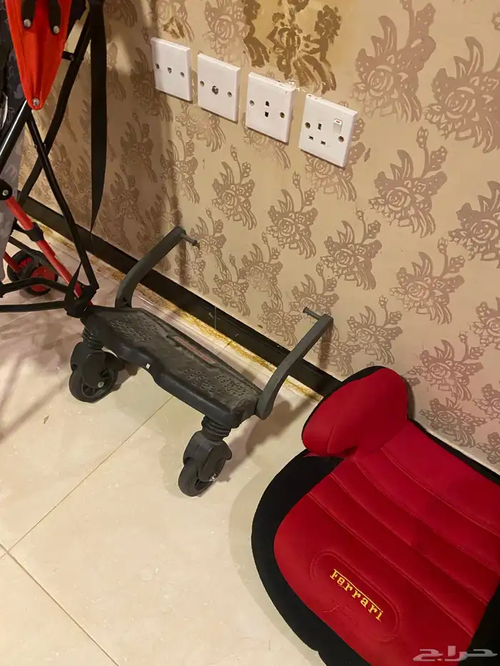 عربة أطفال و كرسي سيارة للأطفال 1