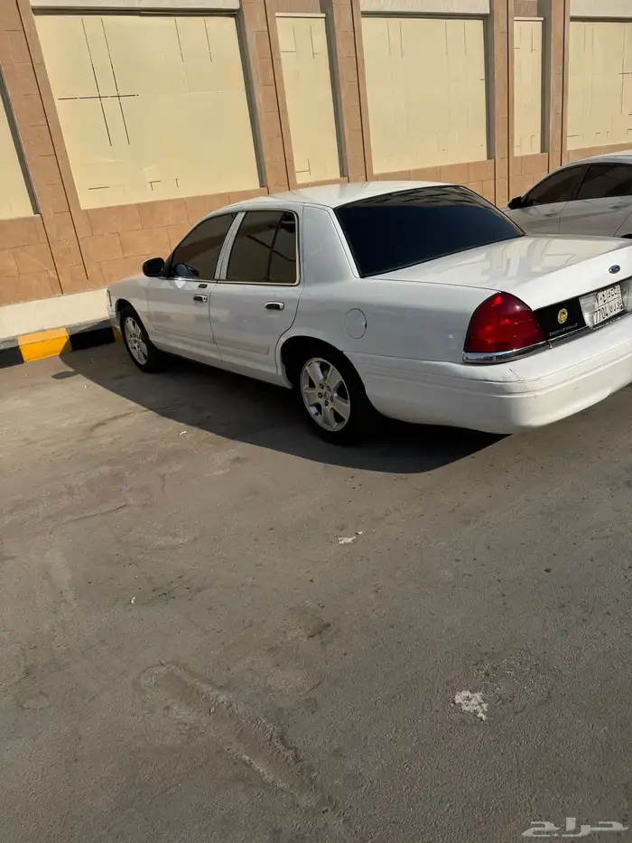 فورد كراون 2011 3