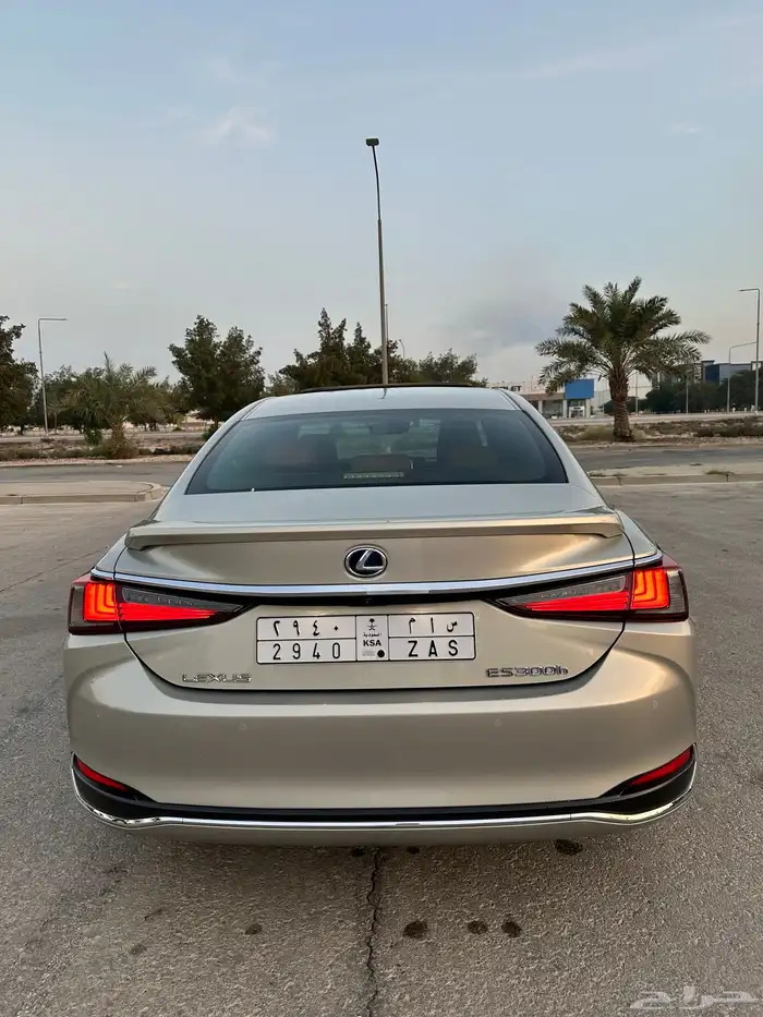 لكزس ES300h هايبرد موديل 2021 ( سعودي ) 14