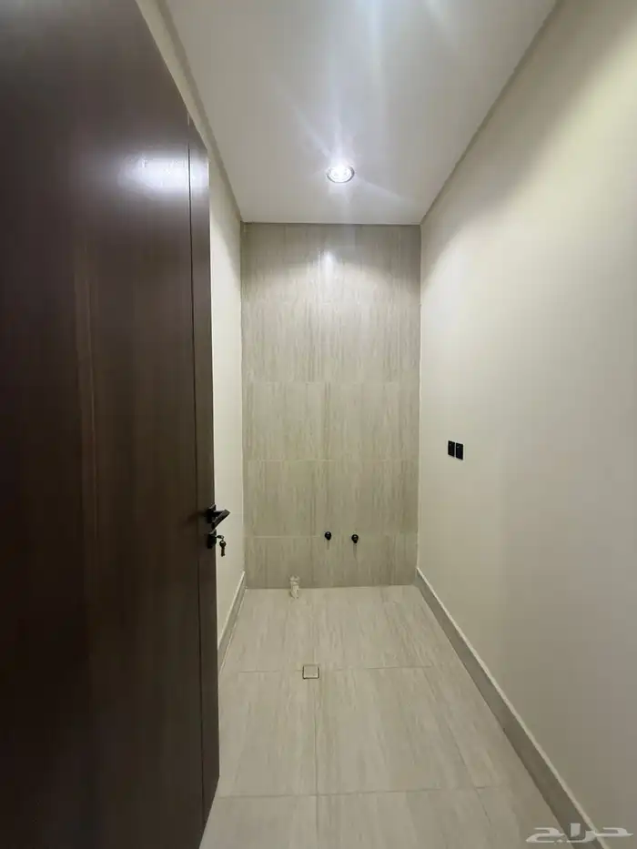 للبيع شقق ارضيه ببايكة سيارة وشقق علويه في ابها حي المنسك 9