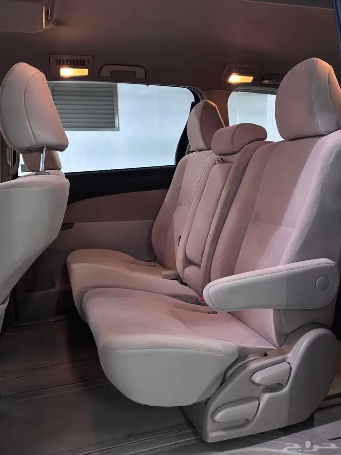 للبيع تويوتا بريفيا 2013 نظيف ممشى 130 35